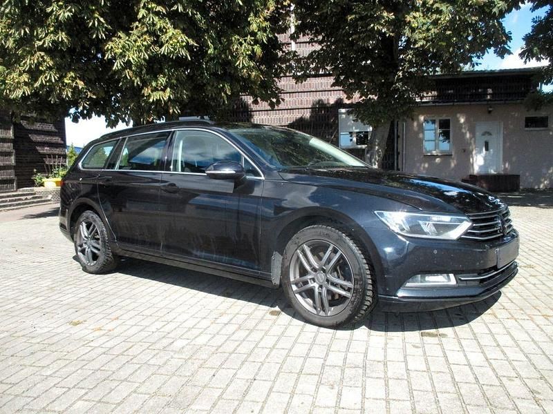 Schwarz Gebraucht 2016 VW Passat Comfortline Kombi | 6.700 € (Superpreis) - Bild 1/4
