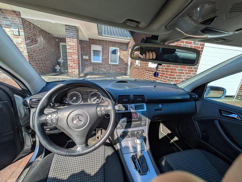 Gebraucht Mercedes C220 150 PS (110 kW) 2005 Silber Coupé