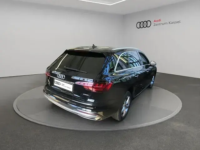 Gebraucht Audi A4 Advanced Plus 204 PS (150 kW) 2023 Brillantschwarz Kombi