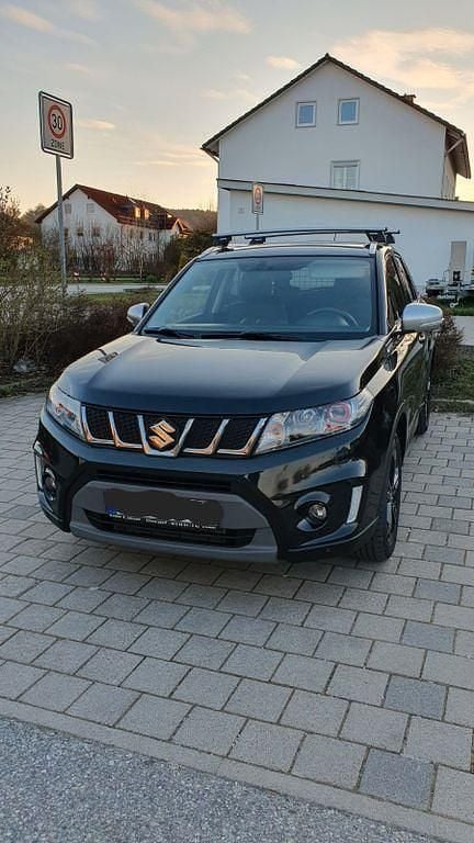 Schwarz Gebraucht 2017 Suzuki Vitara SUV | 15.400 € (Fairer Preis) - Bild 1/4