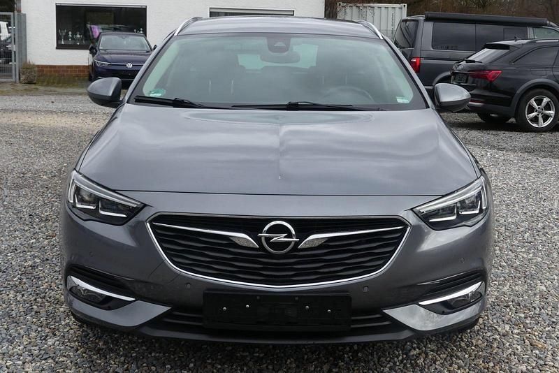 Usado Opel Insignia Innovation 165 HP (121 kW) 2017 Cinzento Carrinha