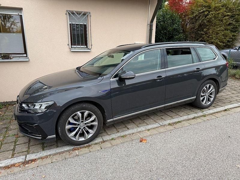 Grau Gebraucht 2020 VW Passat GTE Kombi | 19.450 € (Superpreis) - Bild 1/4