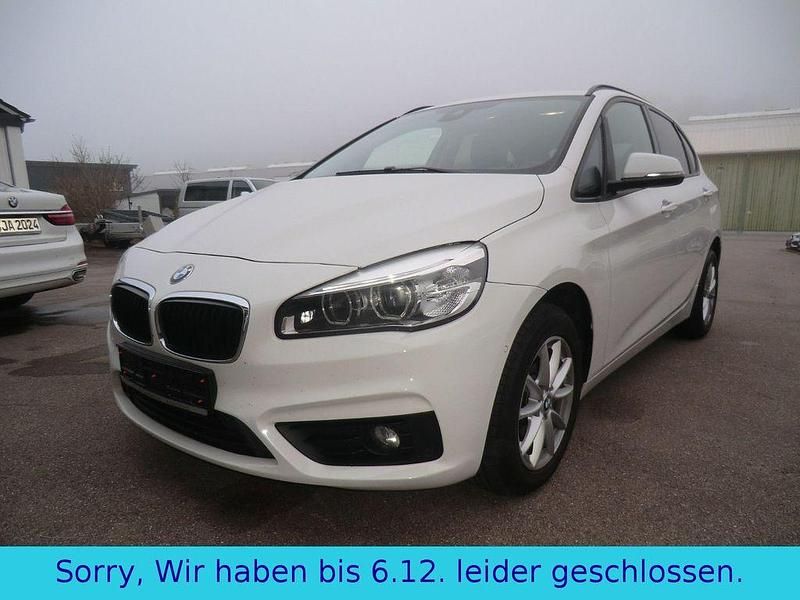 Weiß Gebraucht 2016 BMW 220 Active Tourer Advantage Van / Kleinbus | 16.450 € (Fairer Preis) - Bild 1/4