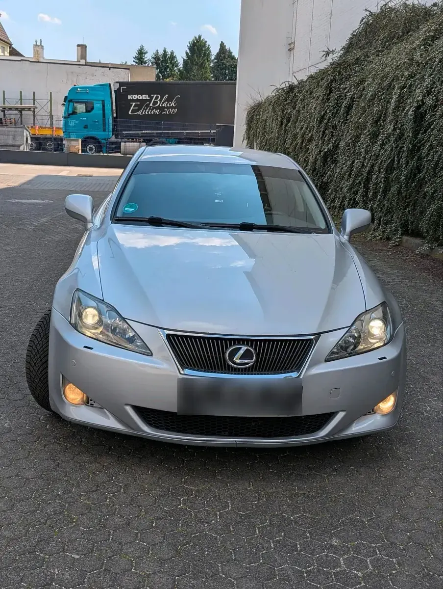 Gebraucht Lexus IS220 177 PS (130 kW) 2007 Silber Limousine