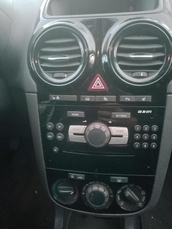 Gebraucht Opel Corsa 90 PS (66 kW) 2010 Schwarz Kleinwagen