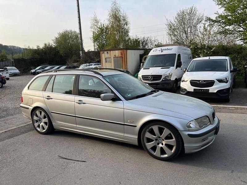 Second-hand BMW 330 231 CP (169 kW) 2000 Argintiu Break