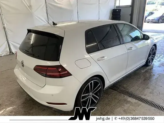 Gebraucht VW Golf VII GTD 184 PS (135 kW) 2018 Oryxweiß perlmutteffekt (metallic) Limousine