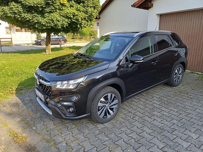 Schwarz Gebraucht 2023 Suzuki SX4 S-Cross Comfort+ SUV | 22.500 € (Etwas zu teuer) - Bild 1/4