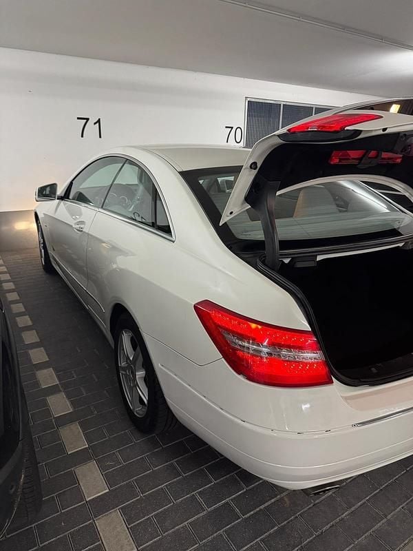 Gebraucht Mercedes E200 184 PS (135 kW) 2010 Weiß Coupé