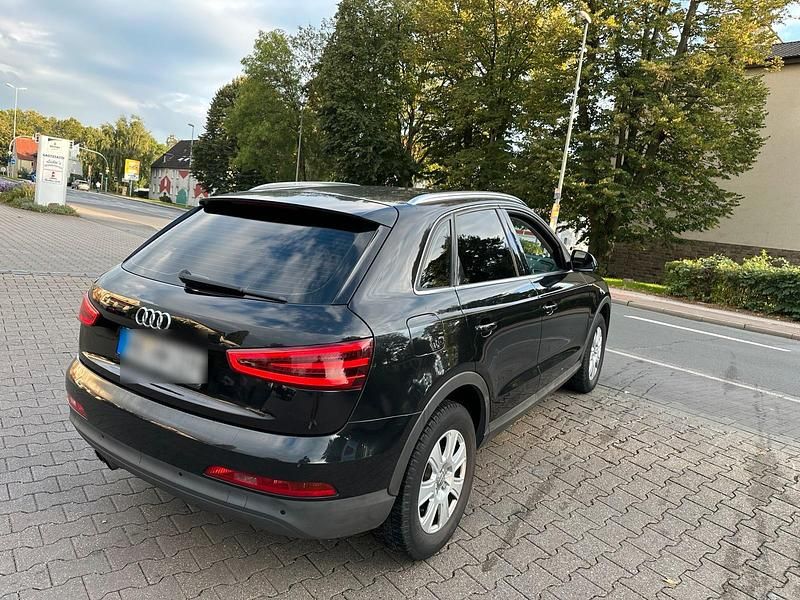 Schwarz Gebraucht 2011 Audi Q3 SUV | 8.800 € (Fairer Preis) - Bild 1/4