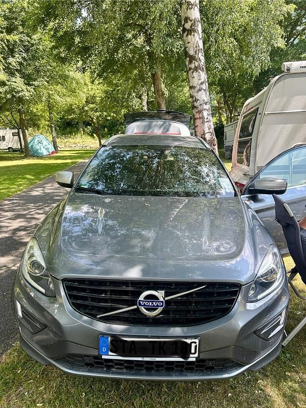 Grau Gebraucht 2017 Volvo XC60 R-Design SUV | 19.500 € (Fairer Preis) - Bild 1/4