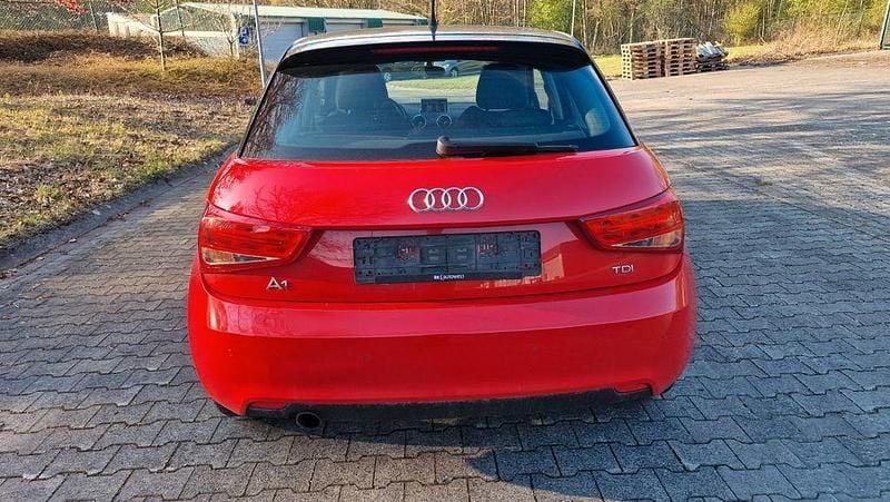 Gebraucht Audi A1 Attraction 90 PS (66 kW) 2013 Rot Kleinwagen