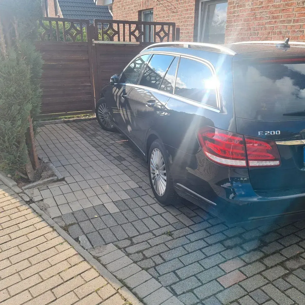Gebraucht Mercedes E200 Elegance 136 PS (100 kW) 2015 Schwarz Kombi