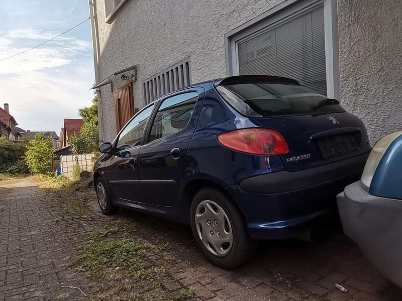 Blau Gebraucht 2003 Peugeot 206 Filou Limousine | 1.300 € (Fairer Preis) - Bild 1/4
