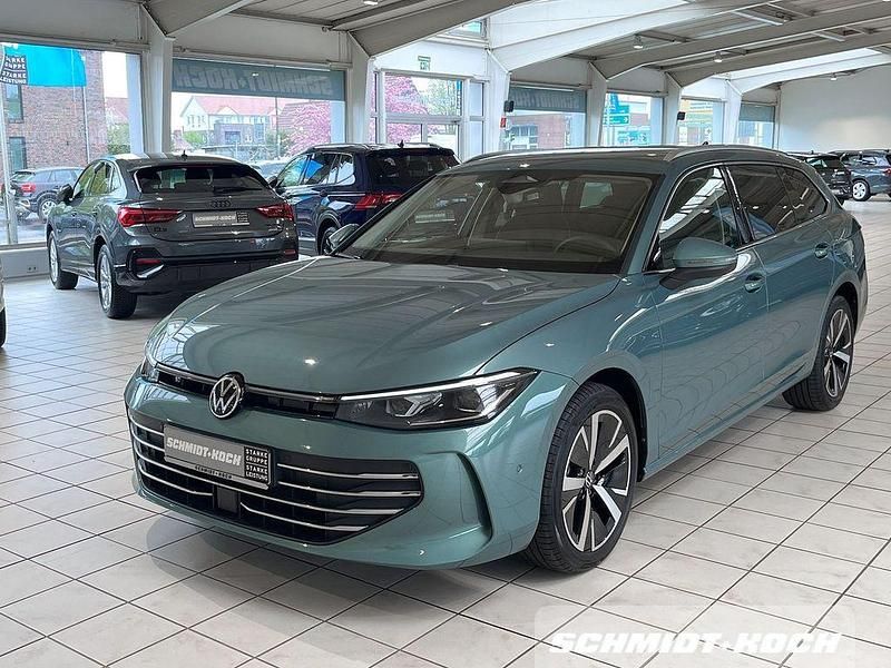 Usata VW Passat Business 150 CV (110 kW) 2024 Blu Station wagon