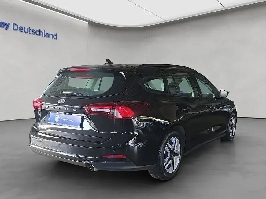 Używany Ford Focus Cool & Connect 125 KM (91 kW) 2022 Czarny Sedan/Limuzyna