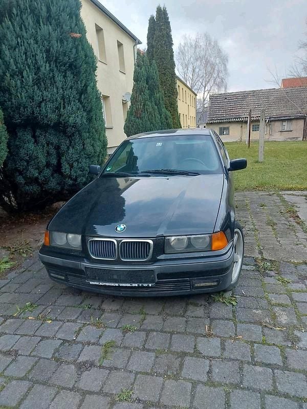 Schwarz Gebraucht 1996 BMW 316 Kleinwagen | 3.000 € - Bild 1/4