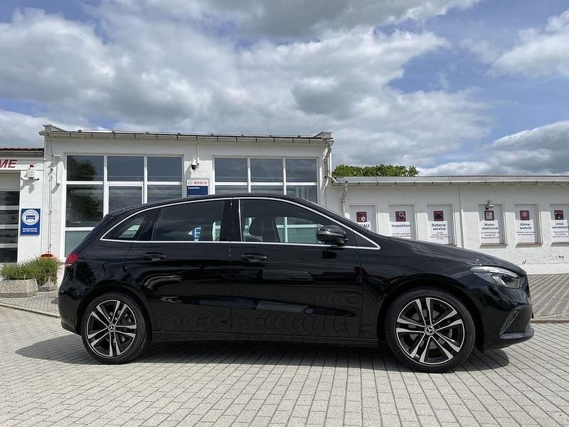 Gebraucht Mercedes B200 Edition 1 163 PS (119 kW) 2019 Schwarz Van / Kleinbus