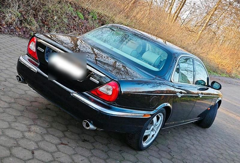 Second-hand Jaguar XJ 207 CP (152 kW) 2006 Negru Berlinǎ