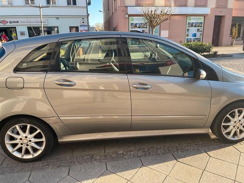 Gebraucht Mercedes B170 2008 Braun Van / Kleinbus