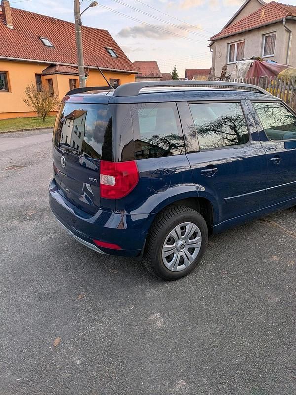 Gebraucht Skoda Yeti 110 PS (80 kW) 2016 Blau SUV