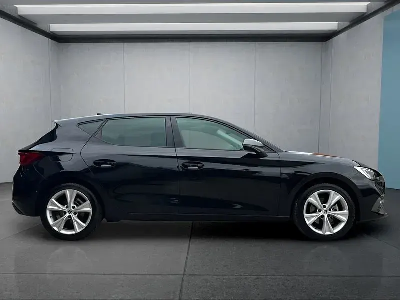 Używany Seat Leon FR 150 KM (110 kW) 2024 Czarny Hatchback
