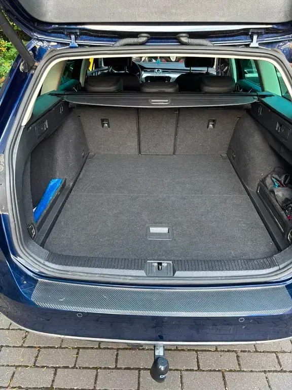 Gebraucht VW Passat Highline 150 PS (110 kW) 2019 Blau Kombi