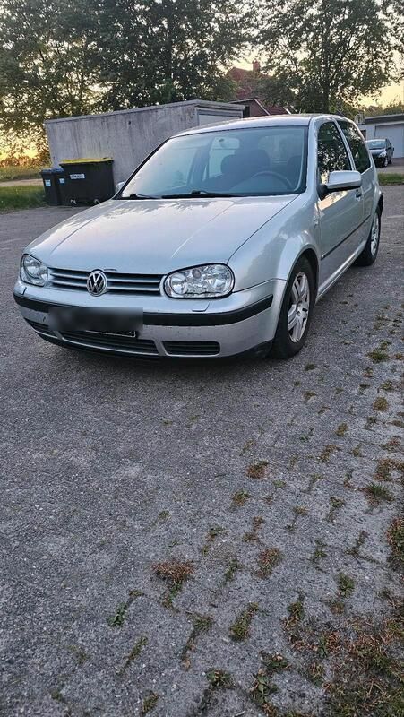 Silber Gebraucht 2000 VW Golf IV Limousine | 600 € (Superpreis) - Bild 1/4