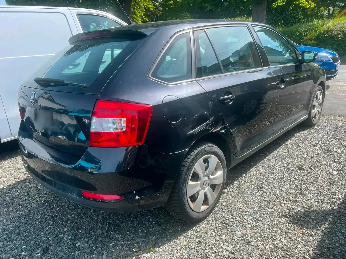 Gebraucht Skoda Rapid 90 PS (66 kW) 2015 Schwarz Kleinwagen