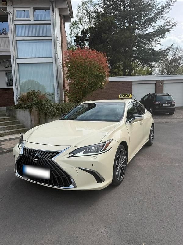 Gebraucht Lexus ES300H 218 PS (160 kW) 2023 Braun Limousine