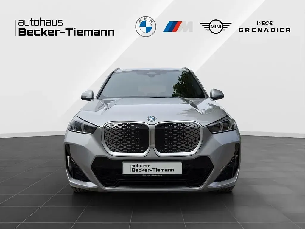 Neu BMW iX1 Exclusive 150 kW (204 PS) 2026 Spacesilber SUV