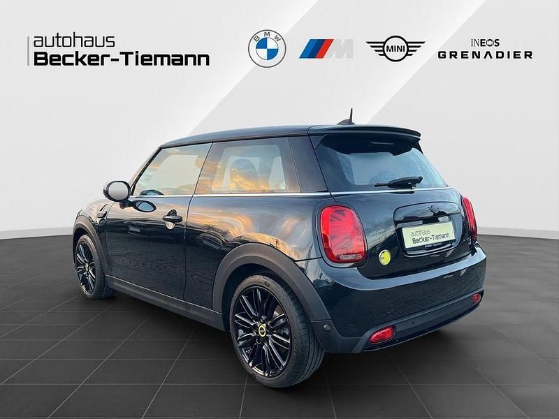 Gebraucht Mini Cooper SE Hatch 135 kW (184 PS) 2022 Schwarz Kleinwagen