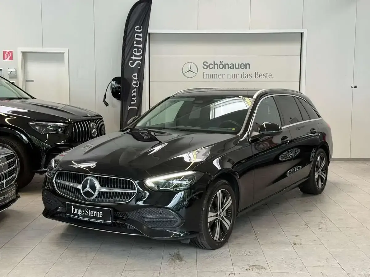 Gebraucht Mercedes C300e Avantgarde 313 PS (230 kW) 2023 Schwarz Limousine