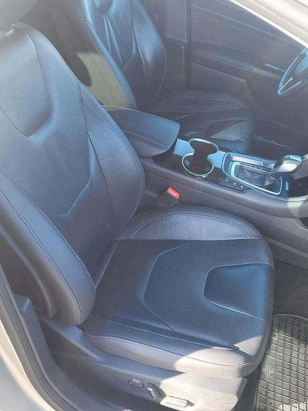 Gebraucht Ford Mondeo Titanium 179 PS (131 kW) 2015 Grau Kombi