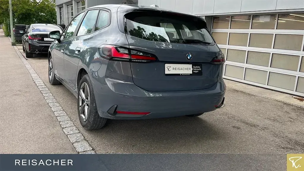 Gebraucht BMW 220 Active Tourer Sport Line 156 PS (114 kW) 2023 Grau Van / Kleinbus