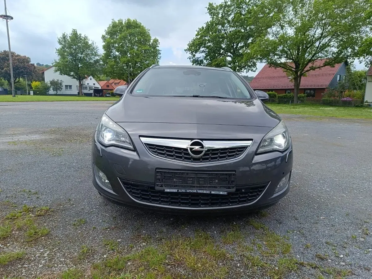Gebraucht Opel Astra 165 PS (121 kW) 2012 Schwarz Kombi