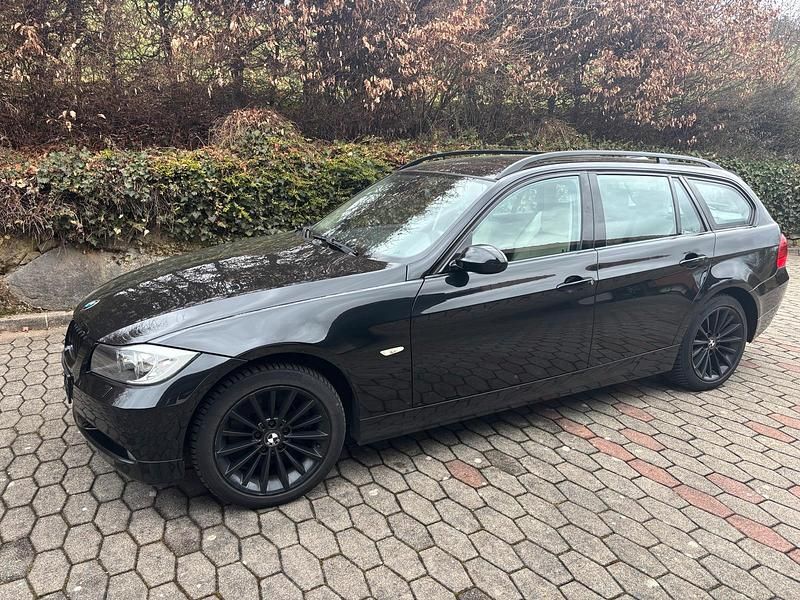 Gebraucht BMW 325 218 PS (160 kW) 2008 Schwarz Kombi