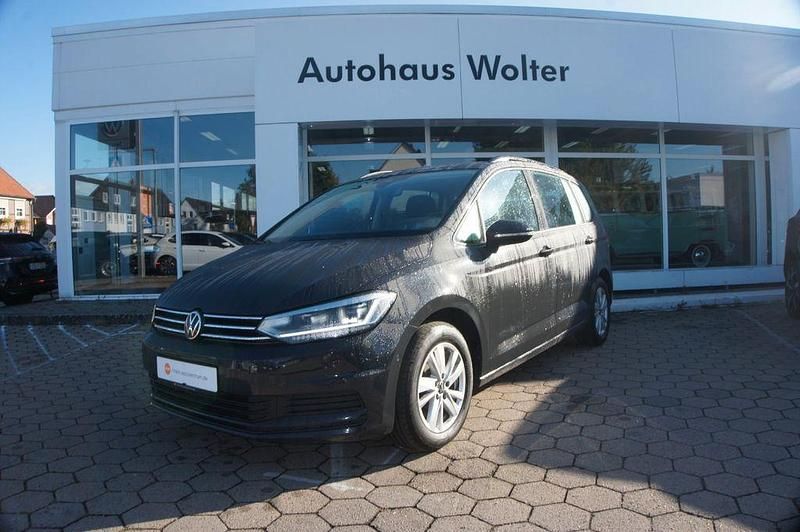 Uranograu/cinza urano Gebraucht 2022 VW Touran Comfortline Van / Kleinbus | 23.760 € (Fairer Preis) - Bild 1/4