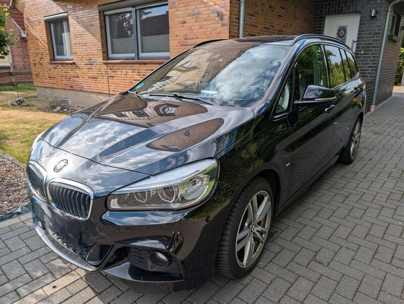 Schwarz Gebraucht 2016 BMW 220 Gran Tourer Performance Van / Kleinbus | 15.000 € (Superpreis) - Bild 1/4