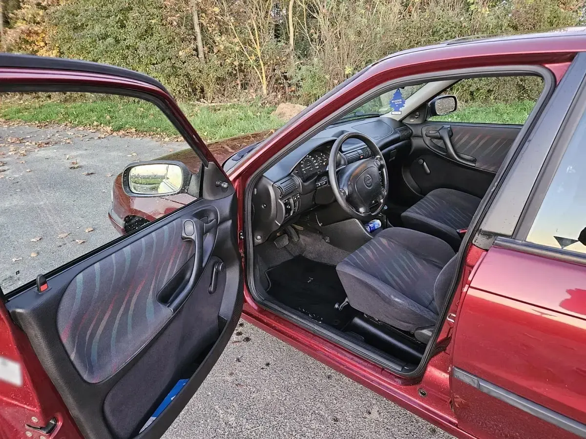 Gebraucht Opel Astra 75 PS (55 kW) 1996 Rot Kleinwagen