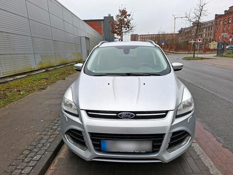 Gebraucht Ford Kuga Titanium 120 PS (88 kW) 2015 Silber SUV