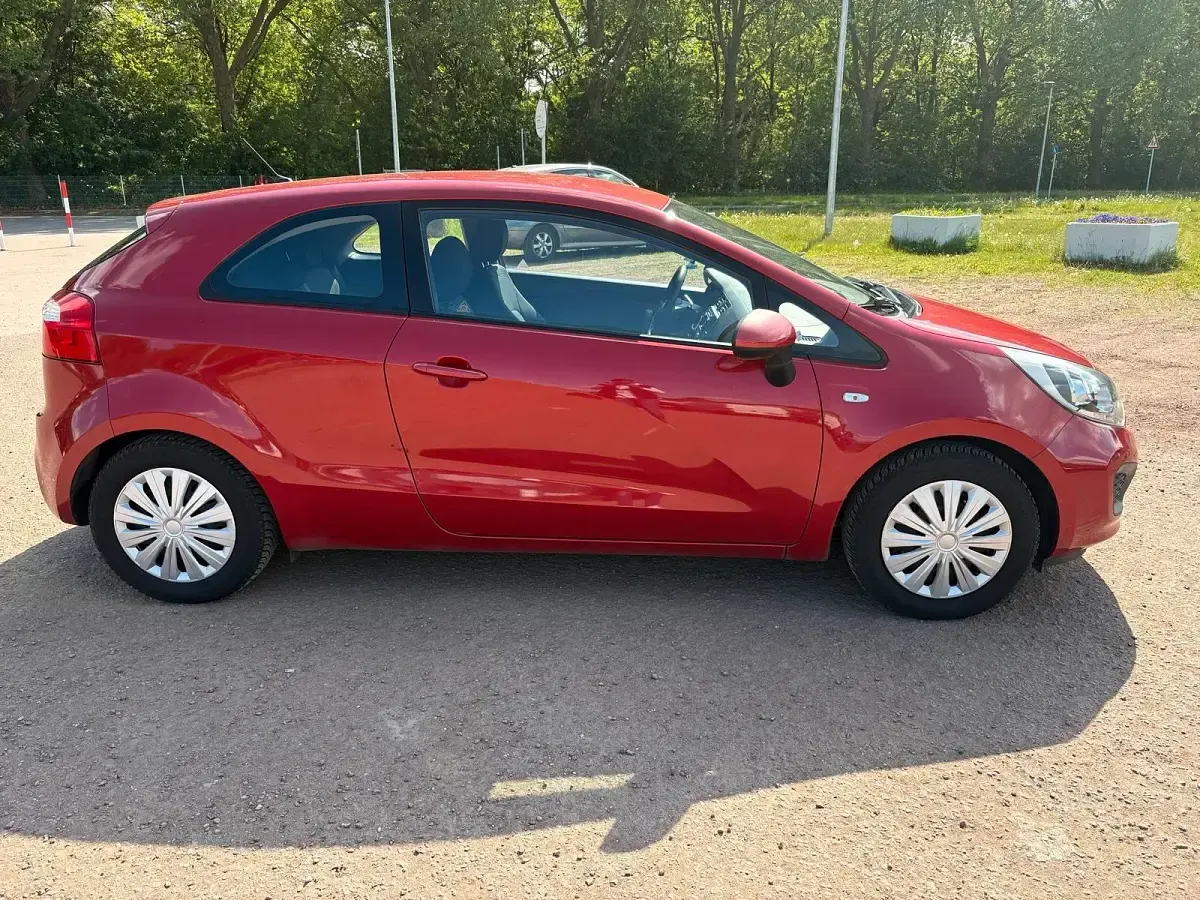 Gebraucht Kia Rio Edition 7 85 PS (62 kW) 2015 Rot Kleinwagen