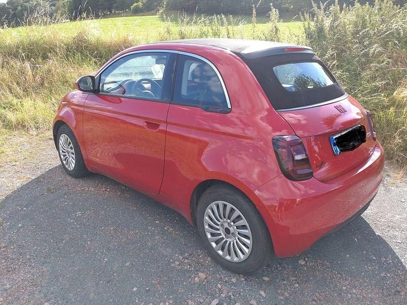 Gebraucht Fiat 500e Red 86 kW (118 PS) 2022 Rot Cabrio