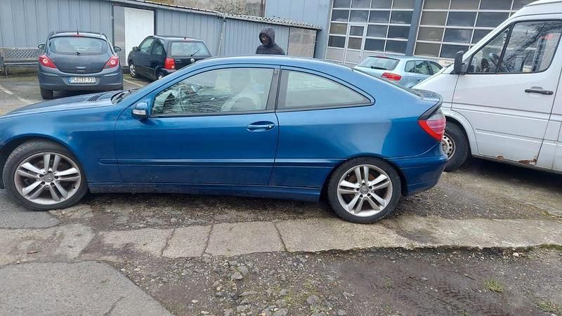 Blau Gebraucht 2002 Mercedes C180 Coupé | 1.000 € (Guter Preis) - Bild 1/4