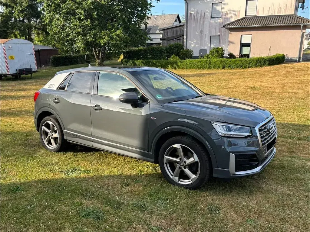 Gebraucht Audi Q2 Sport 150 PS (110 kW) 2018 Grau SUV