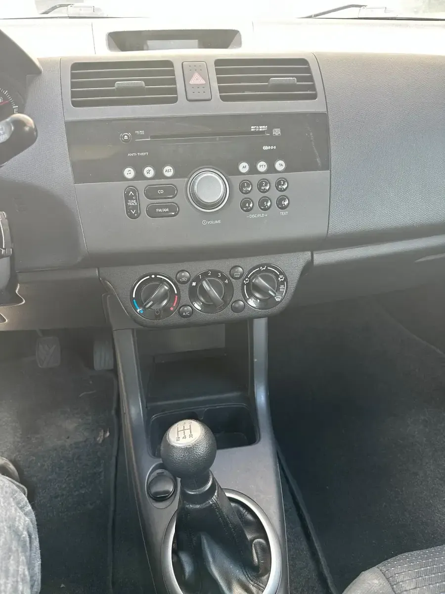 Gebraucht Suzuki Swift 92 PS (67 kW) 2010 Weiß Kleinwagen