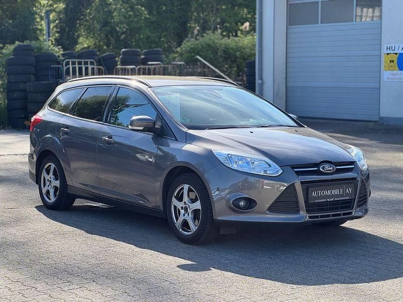 Używany Ford Focus SYNC Edition 150 KM (110 kW) 2014 Brązowy Sedan/Limuzyna