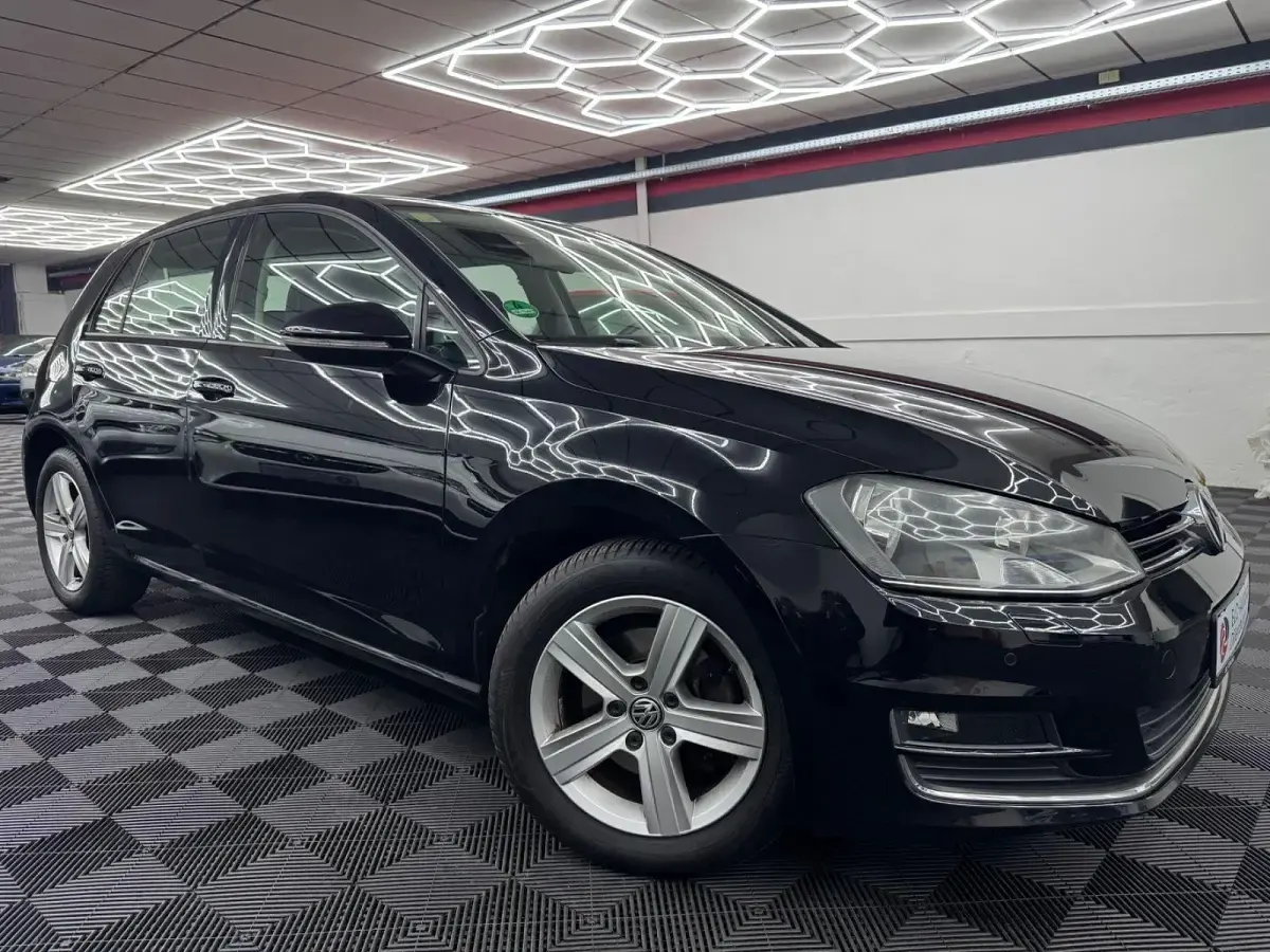 Używany VW Golf VII Highline 122 KM (89 kW) 2015 Czarny Sedan/Limuzyna