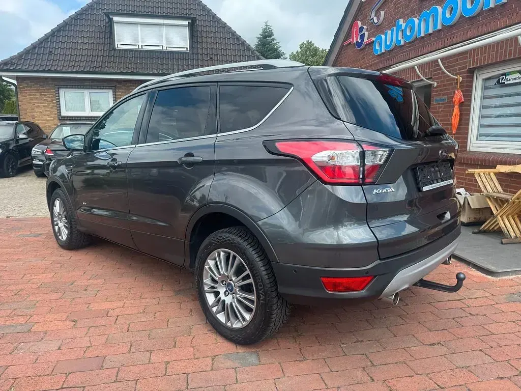 Gebraucht Ford Kuga Titanium 150 PS (110 kW) 2018 Grau SUV
