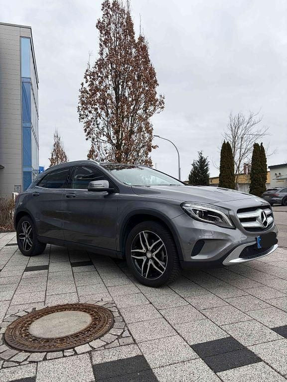 Gebraucht Mercedes GLA220 177 PS (130 kW) 2014 Grau SUV
